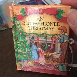 NWOT Vintage An Old Fashioned Christmas 3D Carousel Miniature book